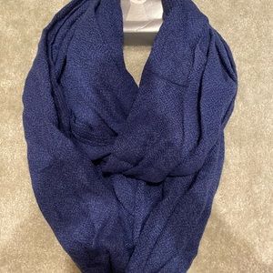 Convington Blue Loop scarf